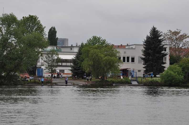 RV Hellas Offenbach - Across the river.JPG